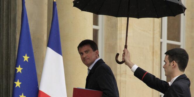De retour à Paris, le président retrouve son premier ministre.