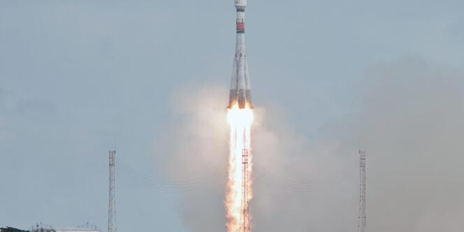 La fusée Soyouz emporte deux satellites du programme Galileo dans l'espace, depuis Kourou (Guyane), le 2 août.