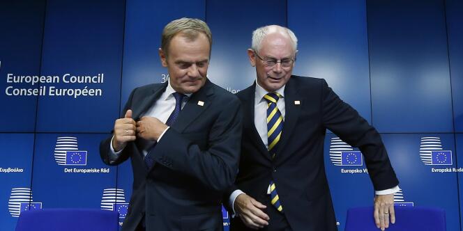 Donald Tusk (à gauche) et son prédécesseur à la tête du Conseil européen, Herman Van Rompuy, le 30 août à Bruxelles. 