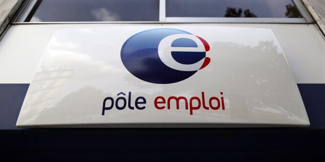 Le gouvernement Valls 2 a été accueilli par la forte hausse du chômage en juillet : il a atteint un nouveau record de 3,424 millions de demandeurs d'emploi sans activité en métropole, après neuf mois d'affilée de hausse.