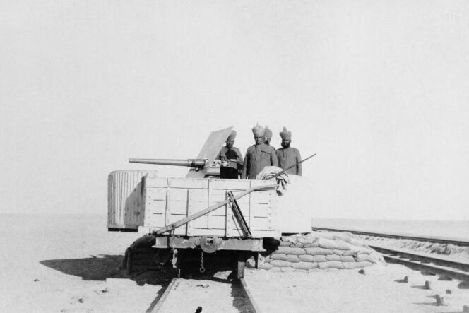 Des soldats britanniques indiens au poste de défense,  entre Bassora et Nassiriya.
