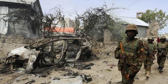 Des soldats de la force africaine en Somalie après un attentat mené par les Chabab.
