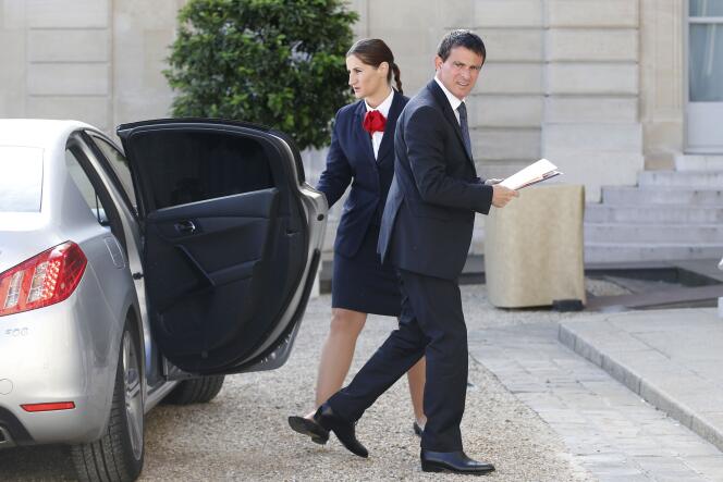 Manuel Valls dans la cour de l'Elysée, le 30 août.
