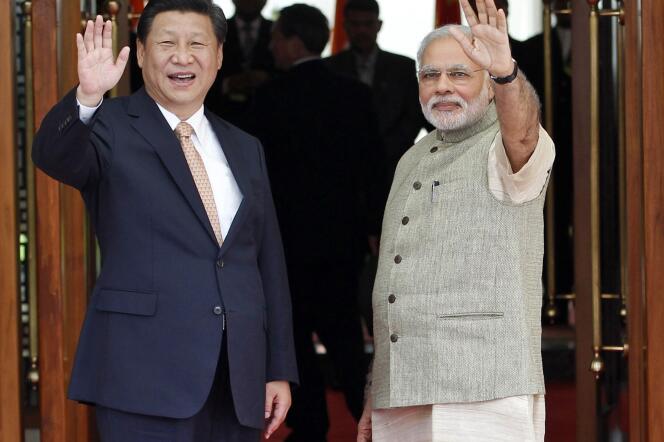 Le président chinois, Xi Jinping, et le premier ministre indien, Narendra Modi, à Ahmedabad, le 17 septembre.