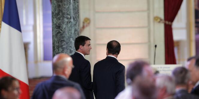 Manuel Valls au côté de François Hollande à l'Elysée, le 18 septembre, après la conférence de presse présidentielle.
