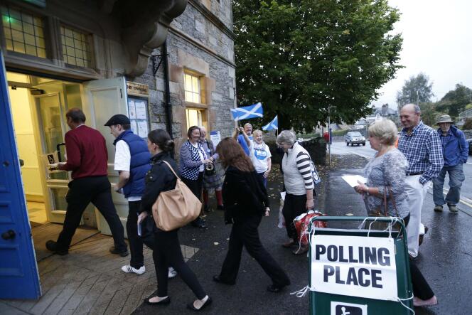 Début du vote sur l’indépendance de l’Ecosse dans le village de Pitlochry, jeudi matin 18 septembre.