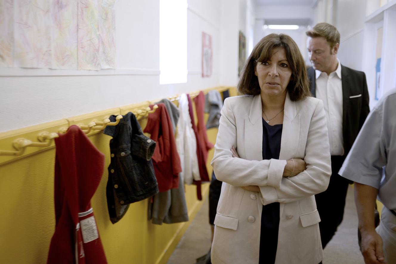 Anne Hidalgo visits a Parisian school in September 2014.