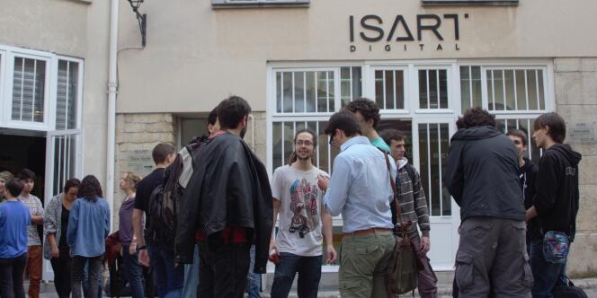 Des étudiants le jour de la rentrée à Isart Digital, une école de jeux vidéos parisienne, le 18 septembre 2014.
