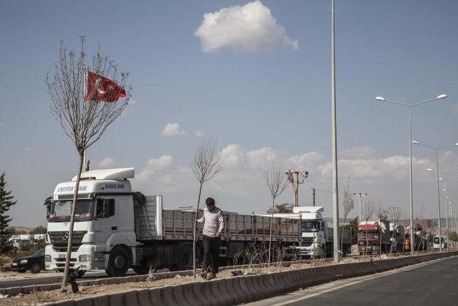 Au poste_frontière de Kilis, en Turquie.