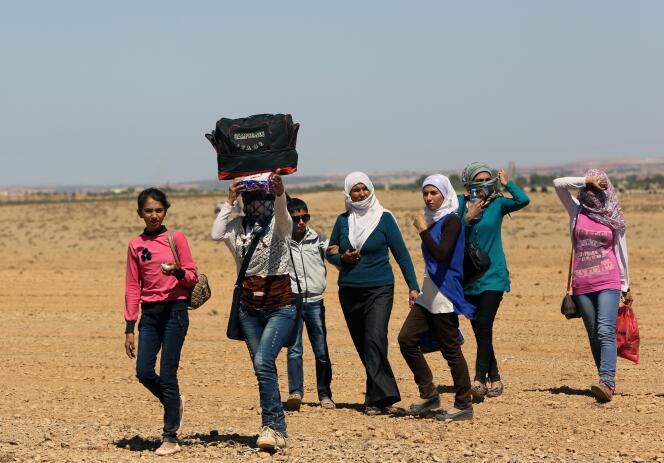 Samedi, le Haut Commissariat des Nations unies pour les réfugiés avait évoqué l'arrivée possible de « centaines de milliers » de personnes, au moment où les combats se poursuivent en Syrie.