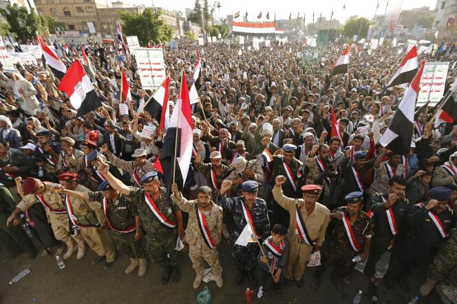 A Sanaa, le 23 septembre 2014, démonstration de force des Houthis, qui contrôlent les points stratégiques de la capitale yéminite.