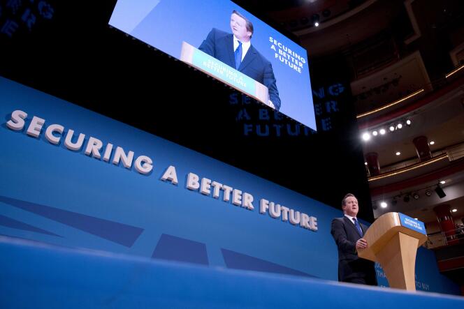 Le premier ministre britannique David Cameron à l'issue de son discours lors de la conférence annuel du Parti conservateur, le 1er octobre 2014.