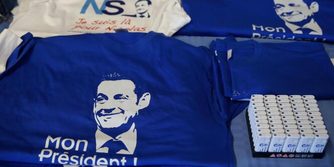 Des t-shirts à l'effigie de Nicolas Sarkozy, le 25 septembre à Lambersart lors d'un meeting pour la présidence de l'UMP.