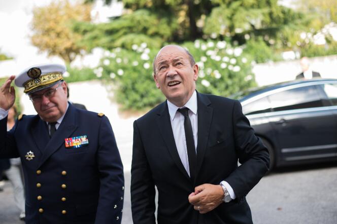 Le ministre de la défense, Jean-Yves Le Drian, à Toulon, le 10 octobre.