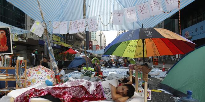 Des manifestants occupent les rues de Hongkong, le 10 octobre.