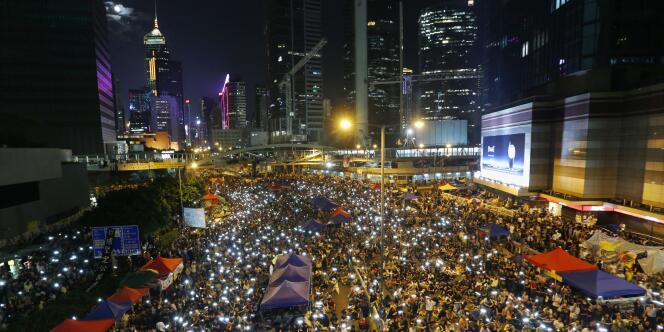 Plusieurs centaines d'étudiants ont campé dans la nuit du vendredi 10 au samedi 11 octobre sur les principaux sites de protestation de Hongkong. 
