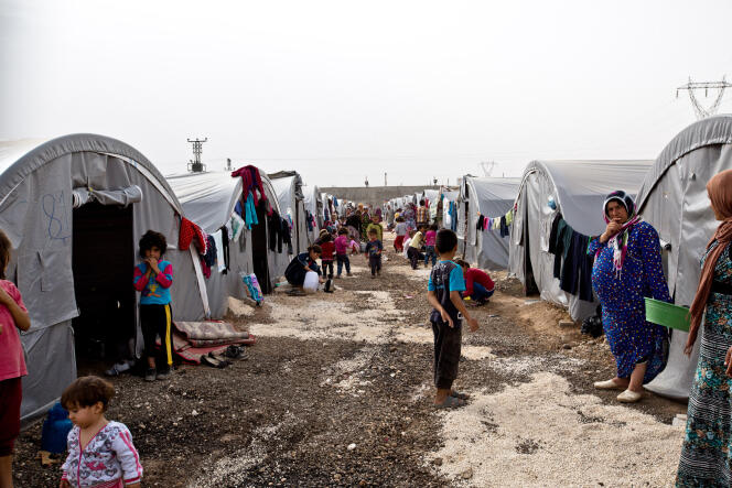 Dans les camps de fortune des réfugiés de Kobané