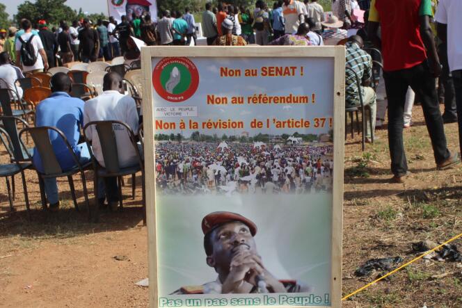 Au Burkina Faso, lors d'un rassemblement de partisans hostiles à la modification de l'article 37, le 15 octobre.