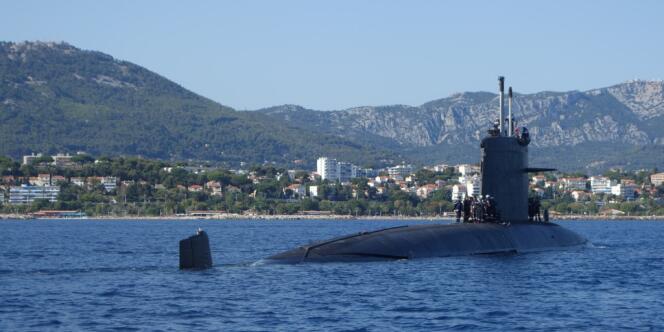 Le SNA Perle en baie de Toulon, juillet 2014. 