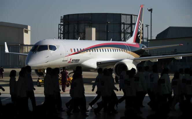 Un Mitsubishi Regional Jet (MRJ), rebaptisé depuis SpaceJet, à l’aéroport de Nagoya (Japon), en octobre 2014.