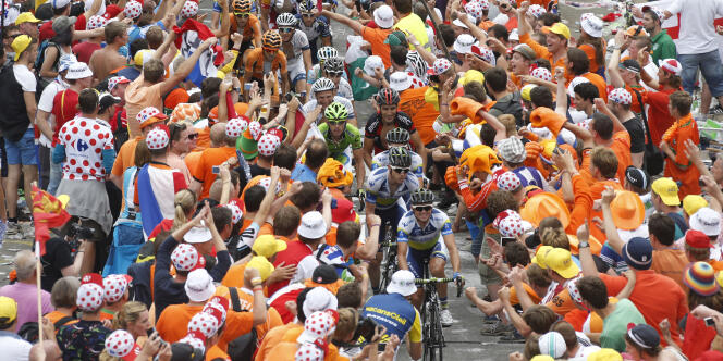 La montée de l'Alpe d'Huez lors du Tour de France 2013.