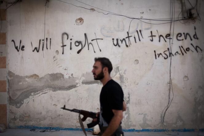 Un combattant de l'Armée syrienne libre en septembre à Alep (Syrie).