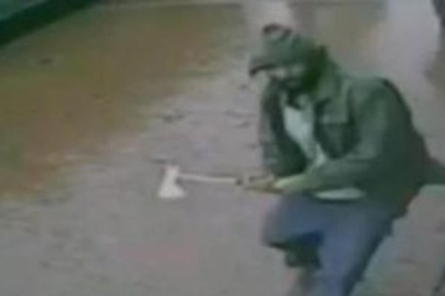 New York des policiers attaqués à la hache par un partisan du djihad