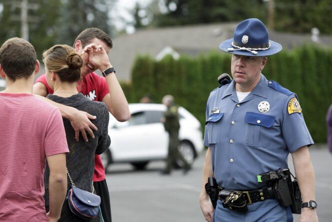 La police a évacué les 2 500 élèves du lycée de Marysville dans la matinée.