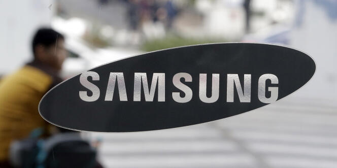 Une boutique Samsung à Séoul. Si les revenus issus du mobile sont en recul de 3 % sur l’année, les bénéfices, eux, progressent légèrement à 8 milliards d’euros.