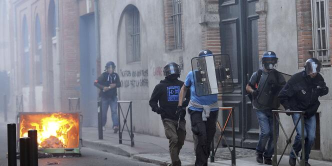Des affrontements entre policiers et forces de l'ordre ont eu lieu dans la ville de Toulouse, le 1er novembre.