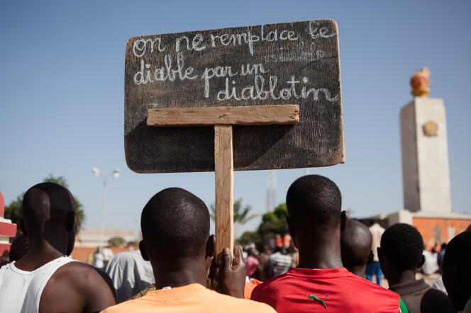 Manifestation des partis de l'opposition contre la prise de pouvoir par l'armée suite à la chute du régime de Blaise Compaoré.