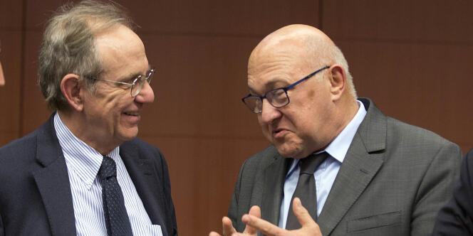 Michel Sapin (au centre) avec le ministre des finances italien Pier Carlo Padoan.