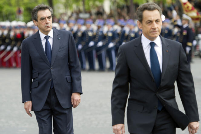 François Fillon et Nicolas Sarkozy lors de la cérémonie du 8-Mai, à l'Arc de Triomphe, en 2012.