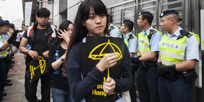 Une manifestante prodémocratie à Hongkong dimanche 9 novembre.