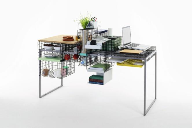 La même logique  anime le Grid System, conçu par la designer Ying Chang : un bureau de travail autant  qu'un meuble de salle à manger. 