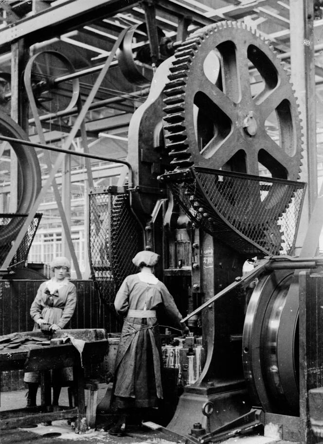 Des femmes dans une usine en Grande-Bretagne pendant la Grande Guerre.