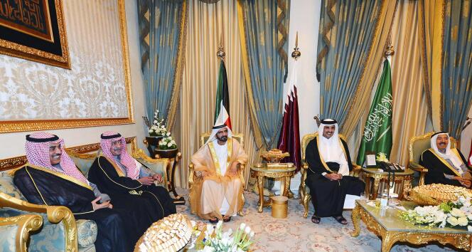 L’émir du Qatar (deuxième en partant de la droite) Cheikh Tamim Ben Hamad Al-Thani en réunion à Riyad, en 2014.