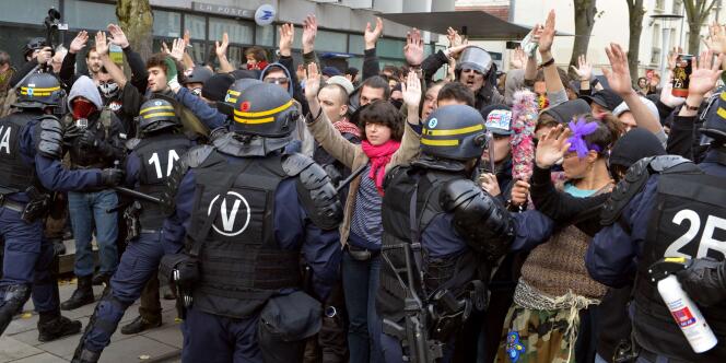 A Nantes, un important dispositif policier avait été déployé le 22 novembre, trois semaines après une précédente manifestation durant laquelle plusieurs personnes avaient été blessées et une vingtaine d'autres interpellées.