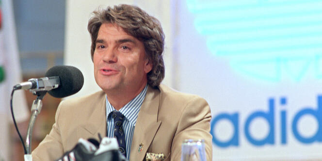 Bernard Tapie annonce le rachat d'Adidas à Rome, le 7 juillet 1990.
