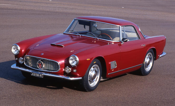 En 1957, la marque au trident sort la GT 3500, qui impressionne tant par son moteur que par sa ligne.