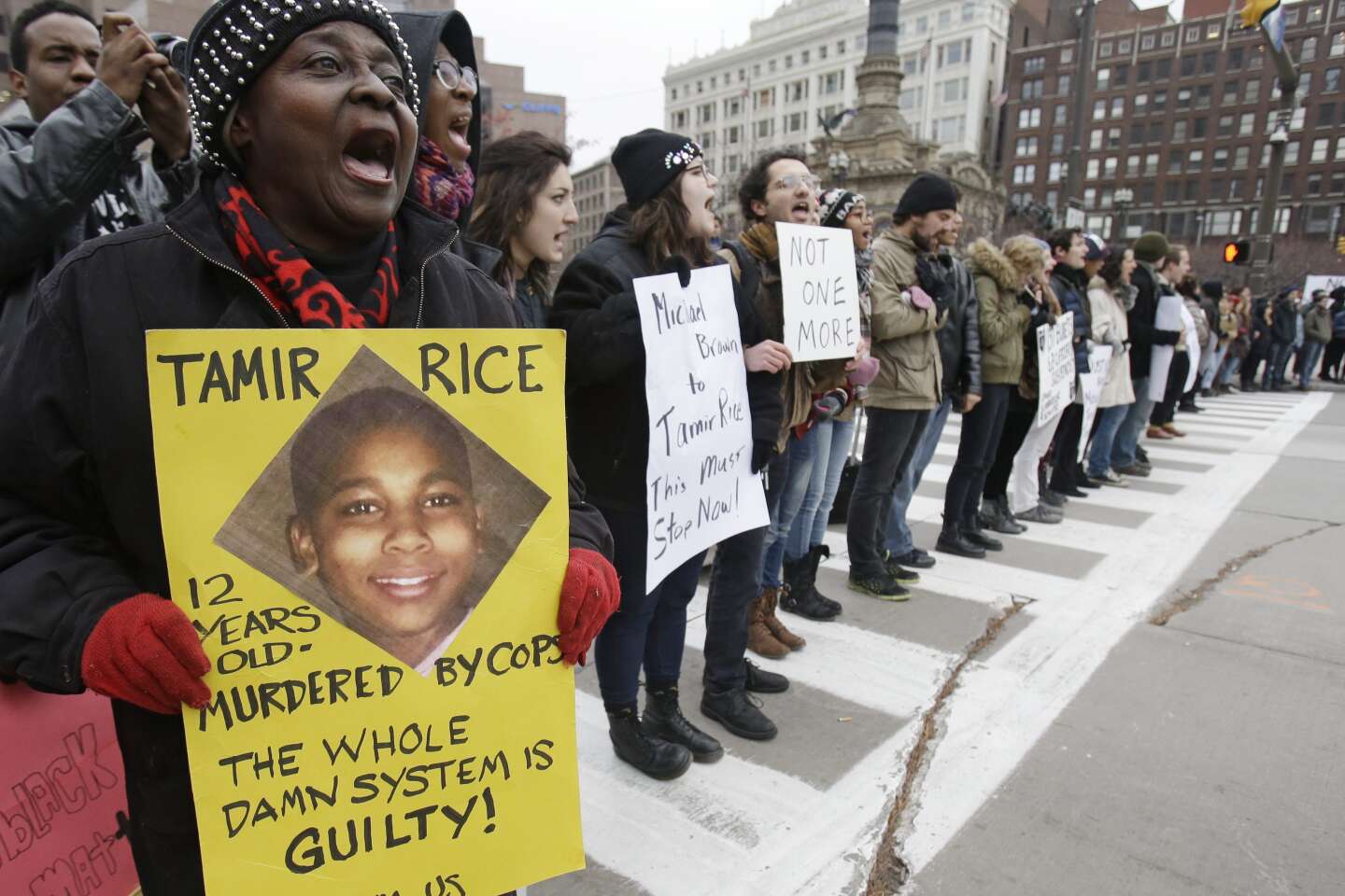 Un enfant noir abattu pour un faux pistolet - Bavure policière à Cleveland