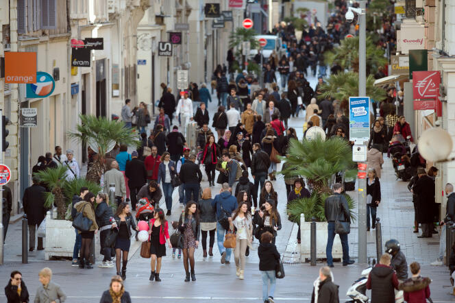Les binationaux représentent 3,3 millions de personnes (5 % de la population de la France métropolitaine âgée de 18 à 50 ans), dont 90 % sont immigrés ou descendants d’immigrés.