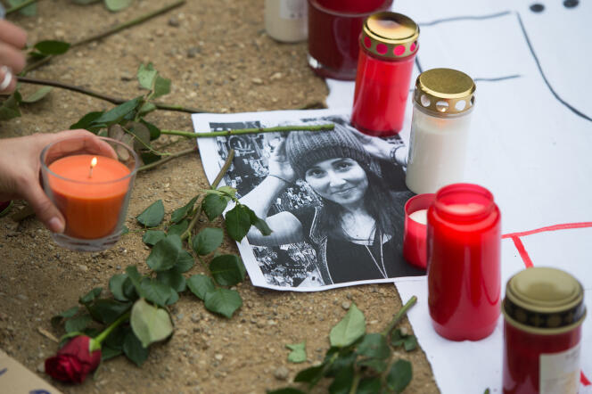 A Berlin, dimanche, rassemblement à  la mémoire de Tugce Albayrak, jeune Turque de 23 ans tuée pour avoir défendu deux jeunes filles agressées dans la nuit du 14 au 15 novembre 2014, à Offenbach (Hesse).