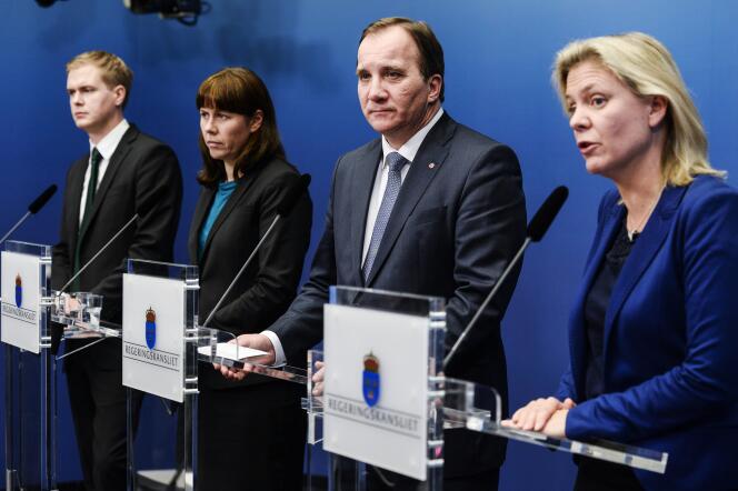 Le premier ministre Stefan Löfven (deuxième à droite), le 2 décembre à Stockholm.