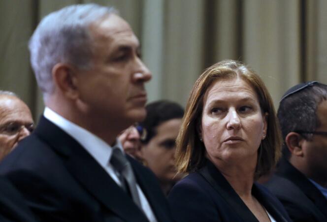 Le premier ministre israélien, Benyamin Nétanyahou, avec Tzipi Livni alors ministre de la justice, à Jérusalem, le 2 décembre 2014.