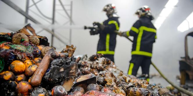 Quelque 90 tonnes de produits alimentaires sont parties en fumée dans l'incendie.