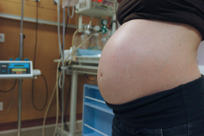 Une femme est sur le point d'accoucher, le 07 mars 2008 à la maternité associative à but non lucratif des Bluets à Paris.