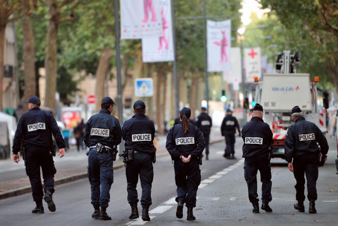 Déploiement de policiers lors de l’édition 2012 de la braderie de Lille.