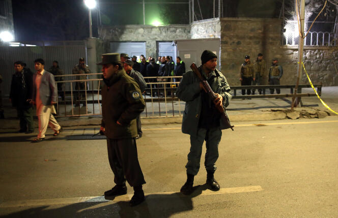 Un attentat-suicide est perpétré contre le centre culturel français à Kaboul, le 11 décembre.