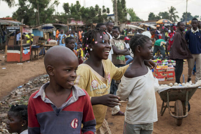 Un groupe d'enfants, à Bangui le 9 mars.